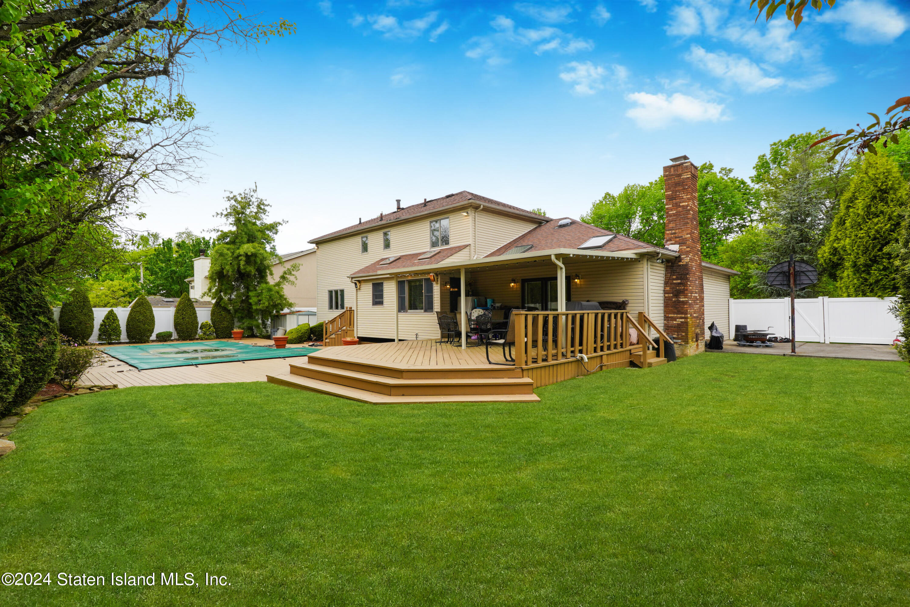 1400 Woodrow Road Staten Island, NY 10309 - Photo 35 of 40 (35) BACKYARD