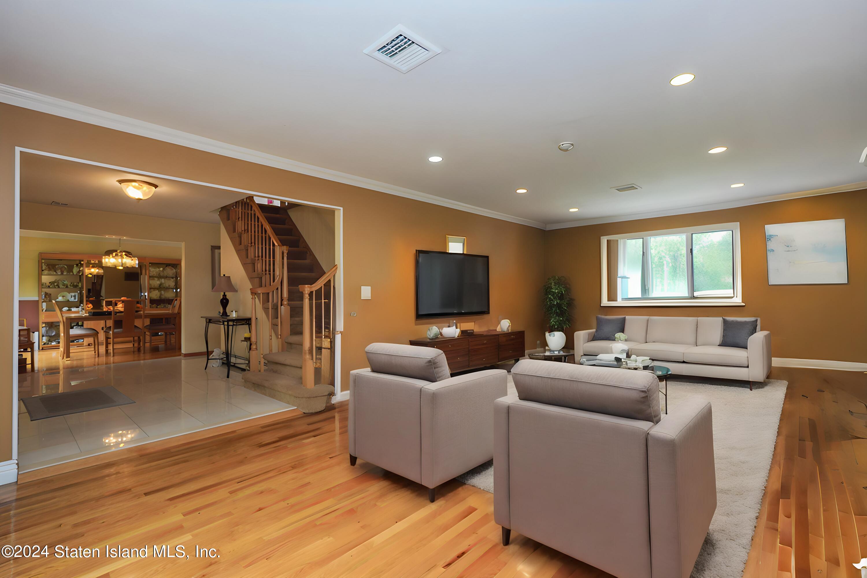 1400 Woodrow Road Staten Island, NY 10309 - Photo 6 of 40 (6) FAMILY ROOM