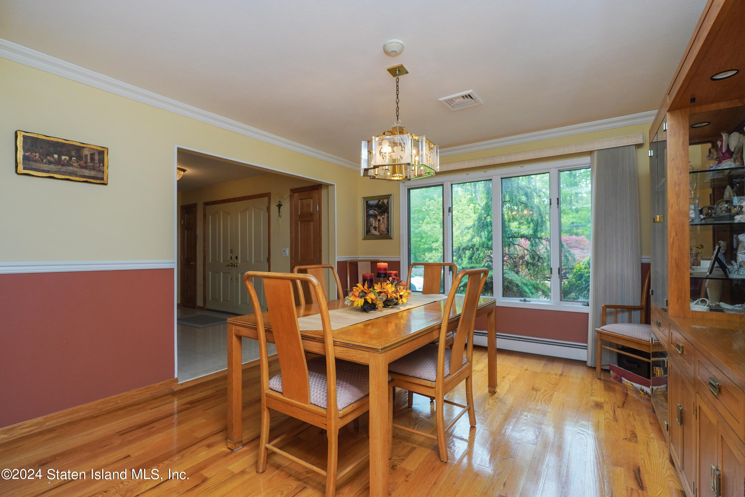1400 Woodrow Road Staten Island, NY 10309 - Photo 8 of 40 (8) DINING ROOM