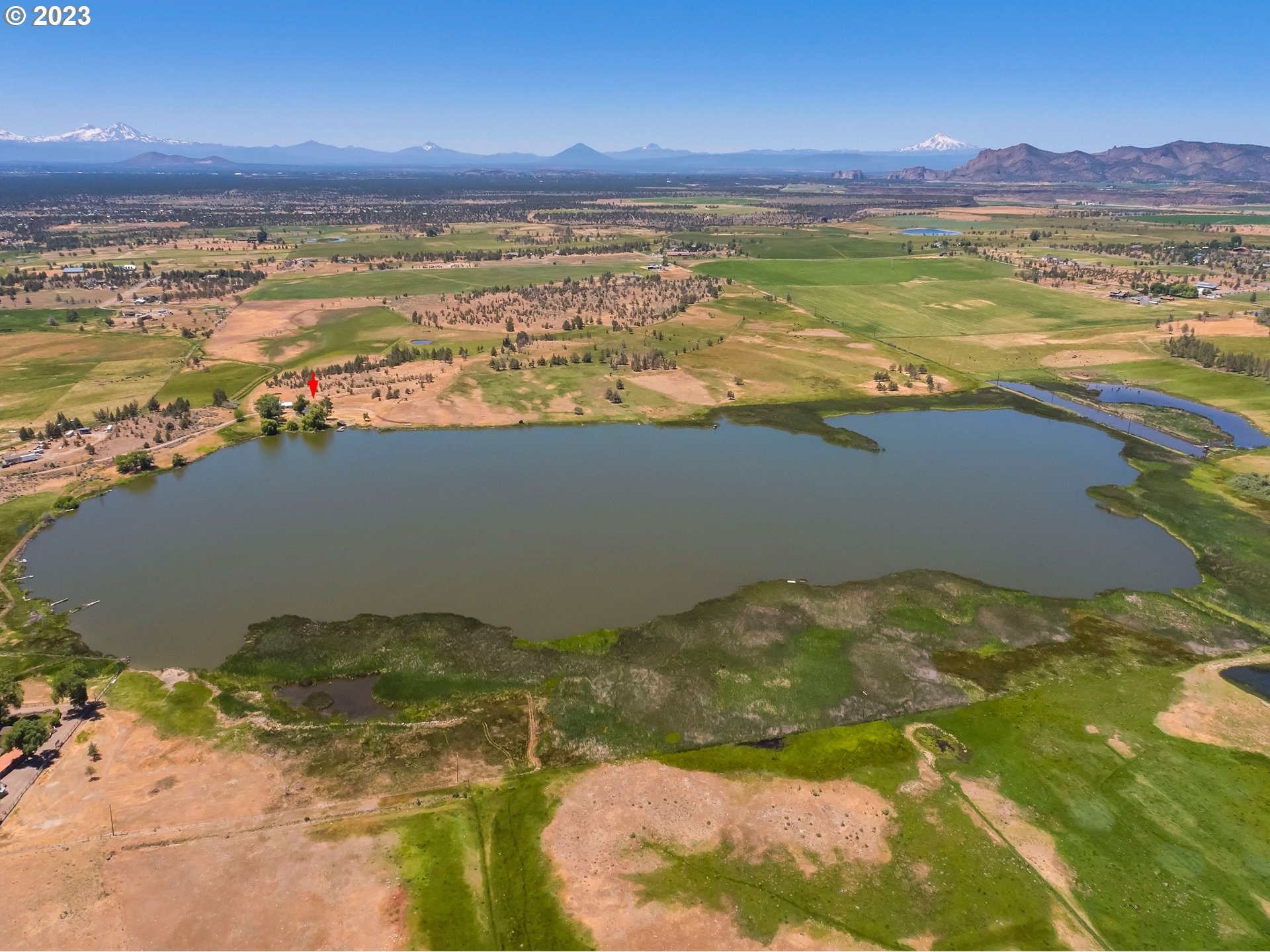 11677 Southwest Houston Lake Road Powell Butte, OR 97753 - Photo 22 of 35 a view of an ocean and a mountain