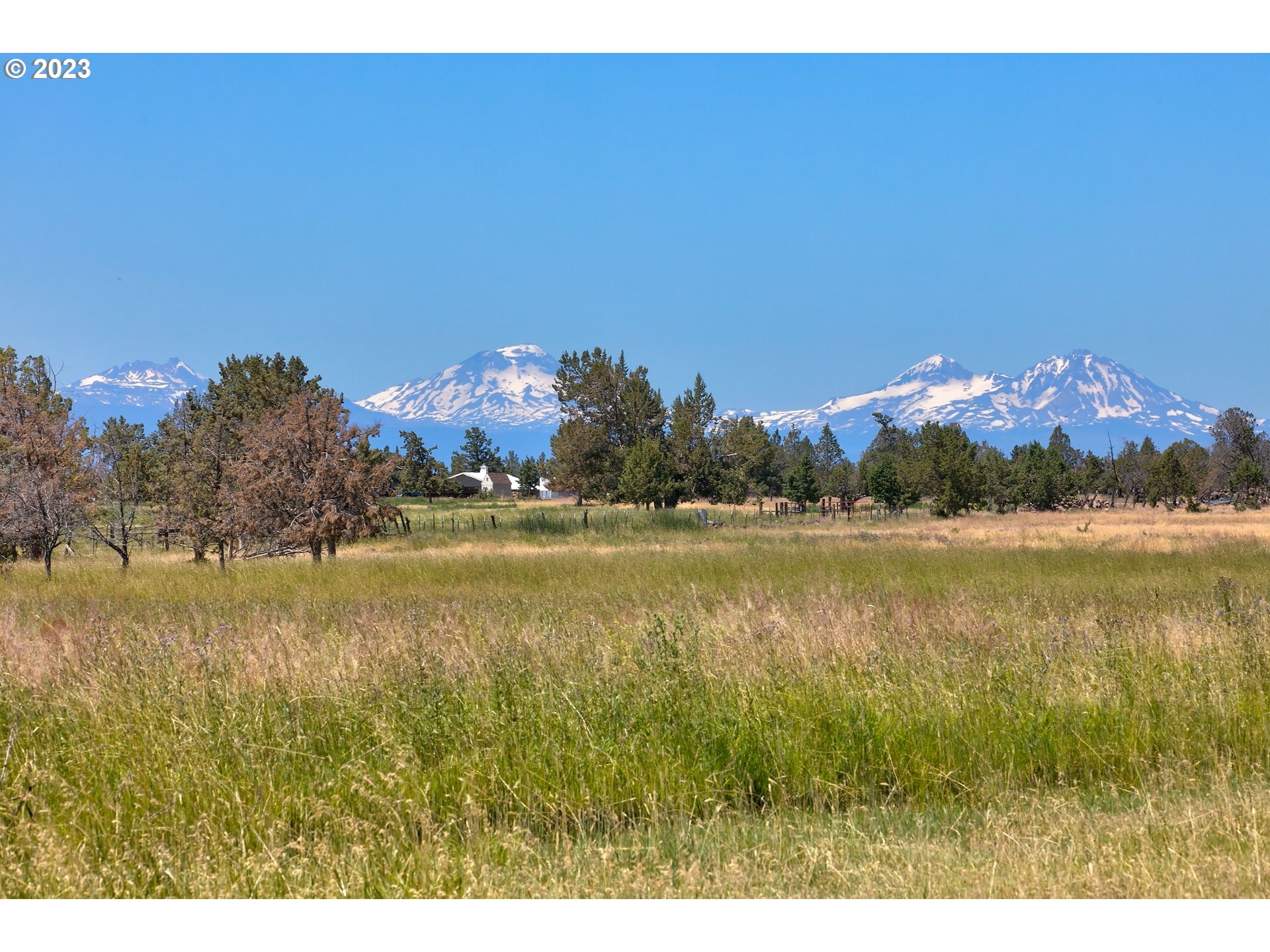 11677 Southwest Houston Lake Road Powell Butte, OR 97753 - Photo 24 of 35 a view of an ocean and a mountain