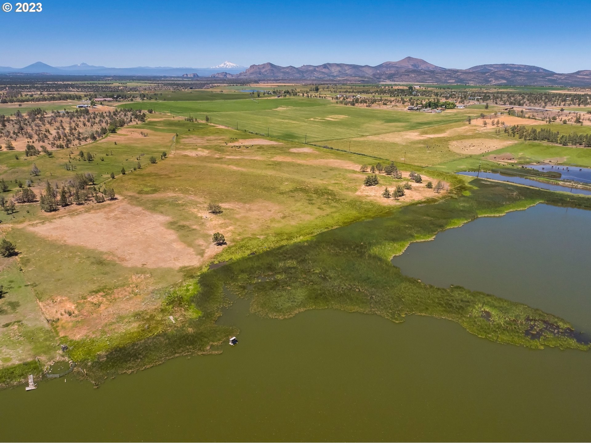 11677 Southwest Houston Lake Road Powell Butte, OR 97753 - Photo 29 of 35 a view of an ocean and a mountain