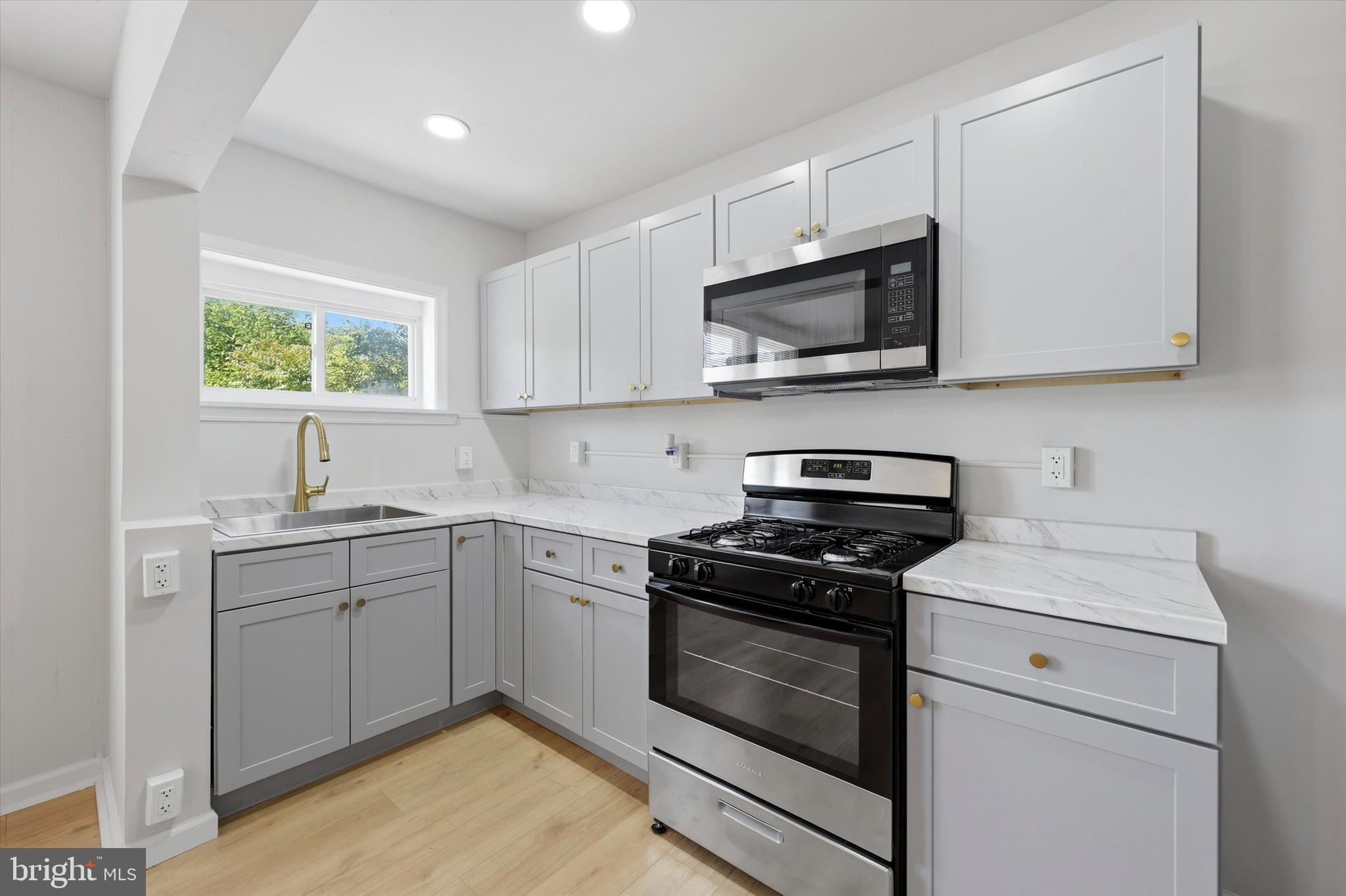 2658 Shields Street Philadelphia, PA 19142 - Photo 9 of 15