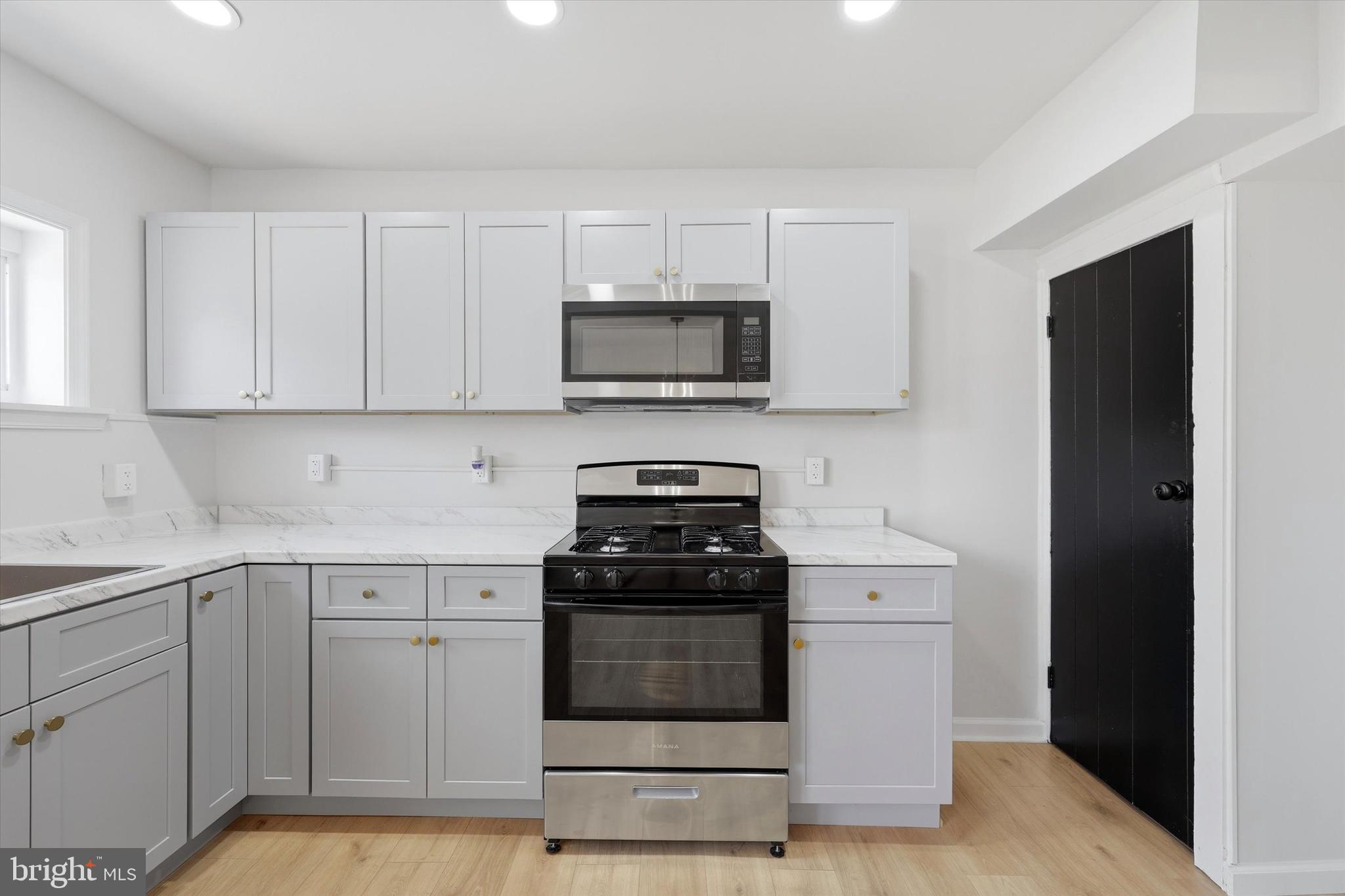 2658 Shields Street Philadelphia, PA 19142 - Photo 10 of 15