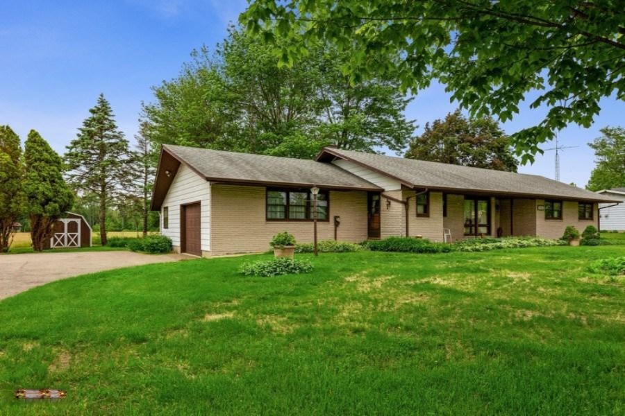 11200 Wilson Road New Buffalo, MI 49117 - Photo 1 of 10 front