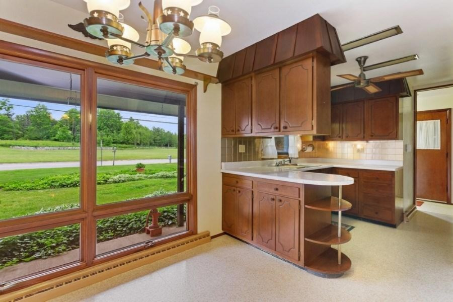 11200 Wilson Road New Buffalo, MI 49117 - Photo 4 of 10 dining area