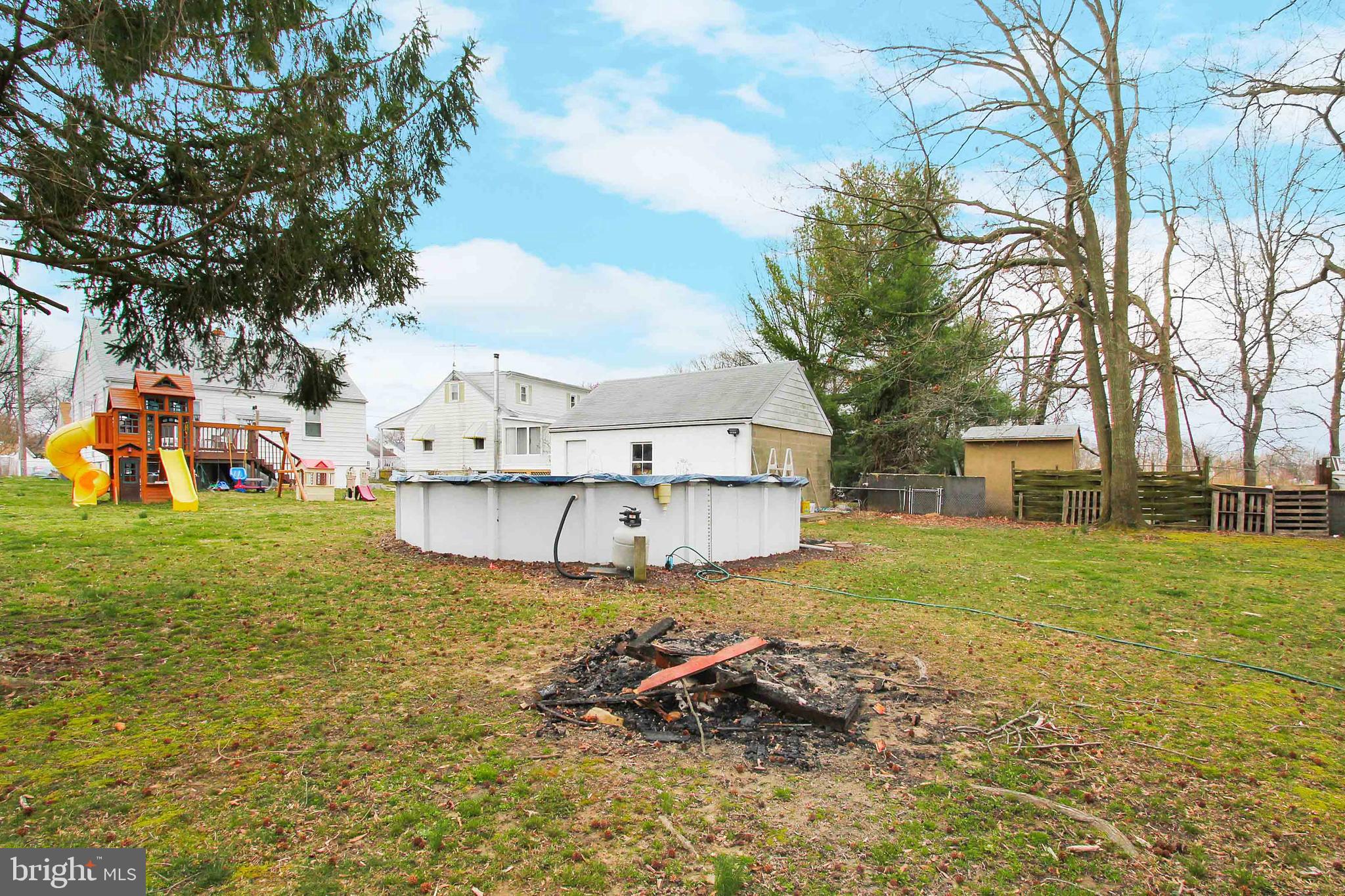 538 West Woodlynn Road Baltimore, MD 21221 - Photo 26 of 26 Nice level, fenced~yard with pool
