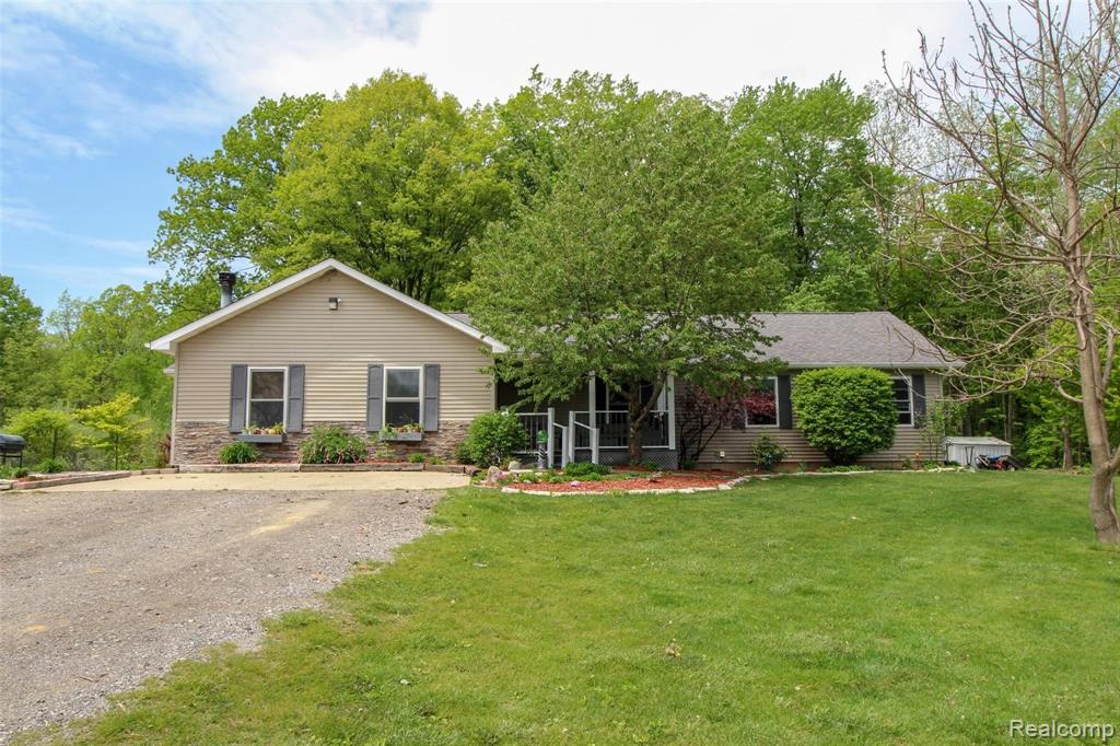 11636 Dorwood Road Burt, MI 48417 - Photo 1 of 47