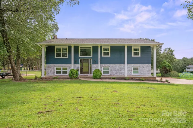 $375,900 | 2310 24th Avenue Northeast, Unit 7, Hickory, NC 28601