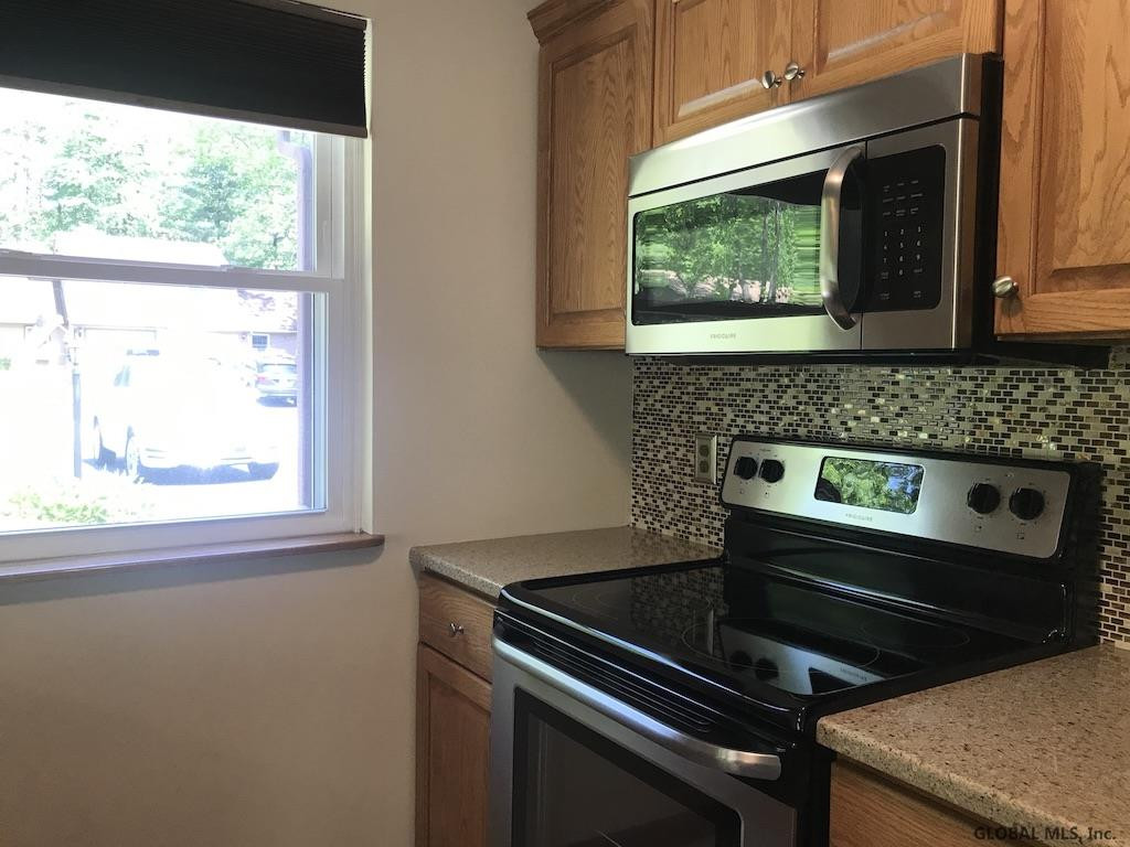 68 Snowberry Road Malta, NY 12020 - Photo 8 of 34 Photo 8