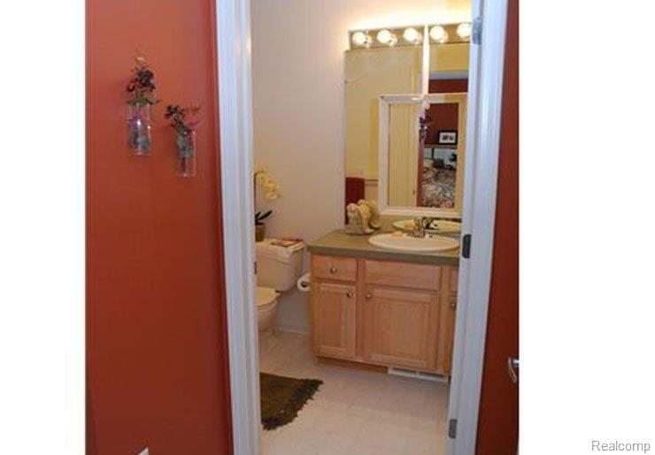1434 Callaway Court Howell, MI 48843 - Photo 23 of 25 Princess-Suite-Bath.jpg