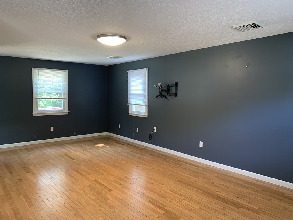 34 Portulaca Drive Springfield, MA 01129 - Photo 11 of 20 an empty room with windows and closet