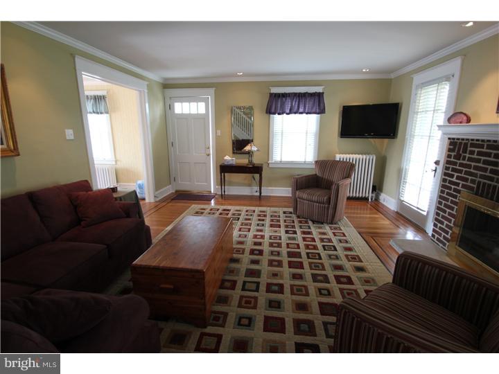 147 Sycamore Road Havertown, PA 19083 - Photo 7 of 24 Living Room