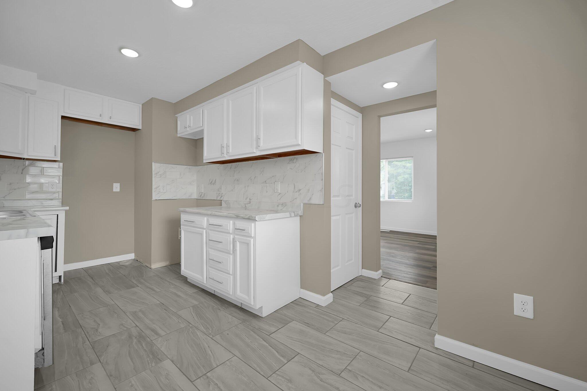 1711 Northridge Road Columbus, OH 43224 - Photo 7 of 24 7-web-or-mls-1711-northridge-rd