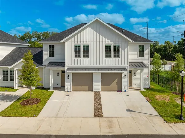 $2,100 | 3813 Banner Run Place, Tampa, FL 33614