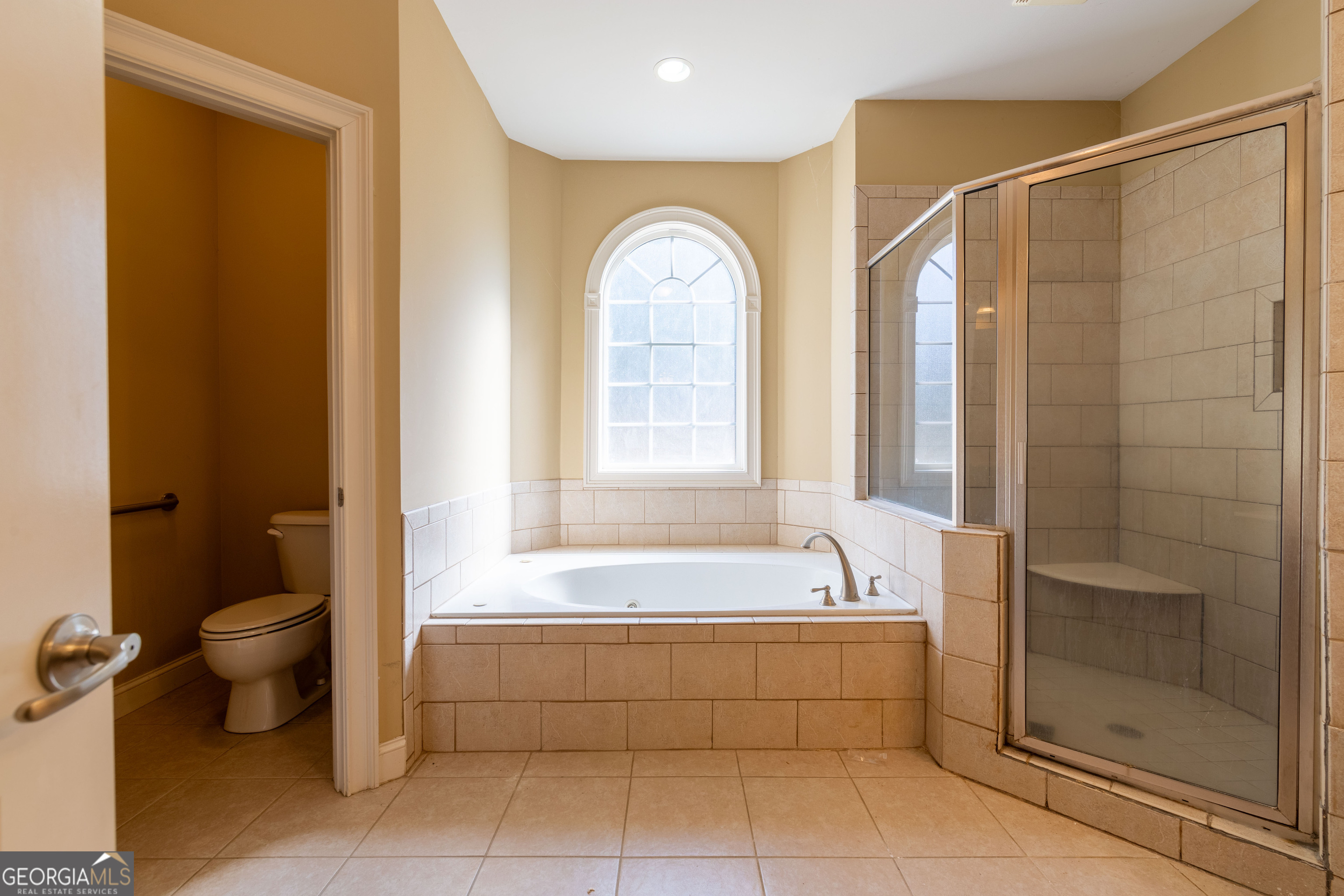 3194 Liverpool Street Jonesboro, GA 30236 - Photo 22 of 44 a spacious bathroom with a bathtub and a shower