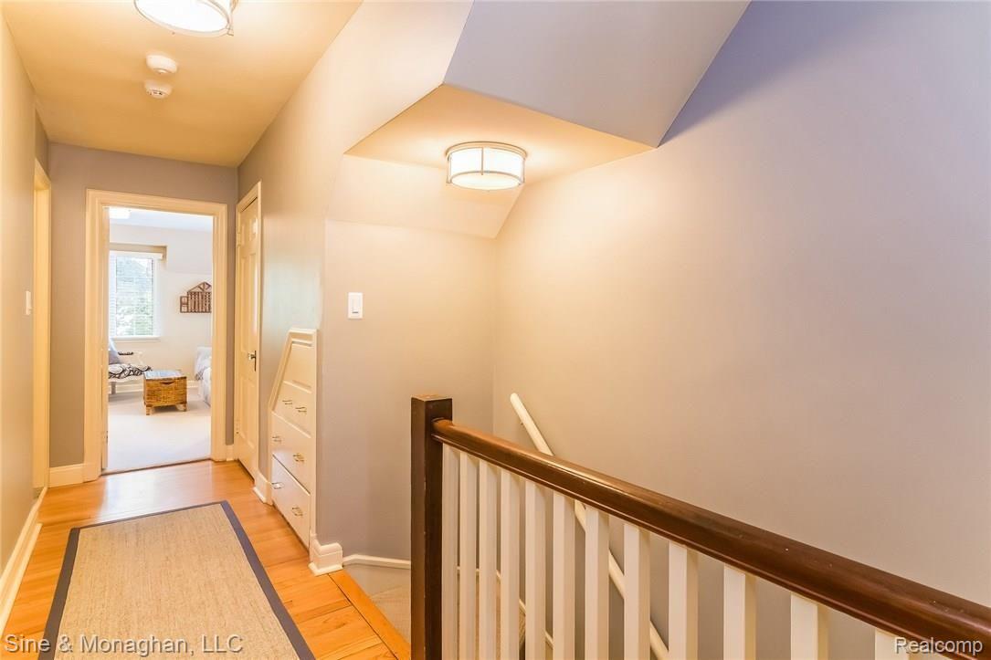 72 Touraine Road Grosse Pointe, MI 48236 - Photo 48 of 69 049-Landing-3435711-medium.jpg