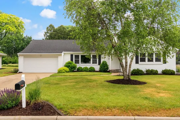 $389,999 | 433 Seminole Road, Janesville, WI 53545