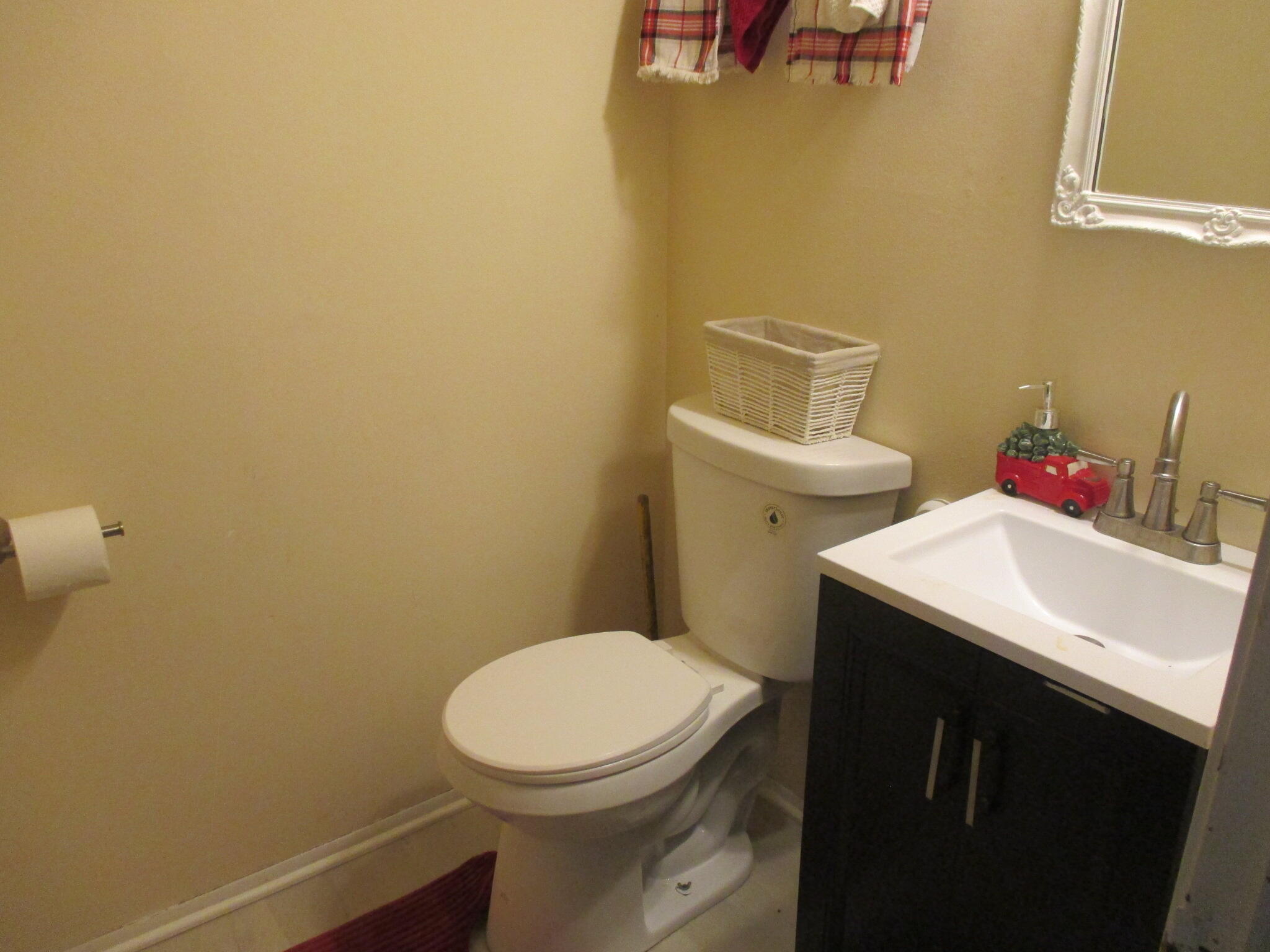 6602 West Mill Road, Unit 6604 Milwaukee, WI 53218 - Photo 21 of 40 IMG_2927