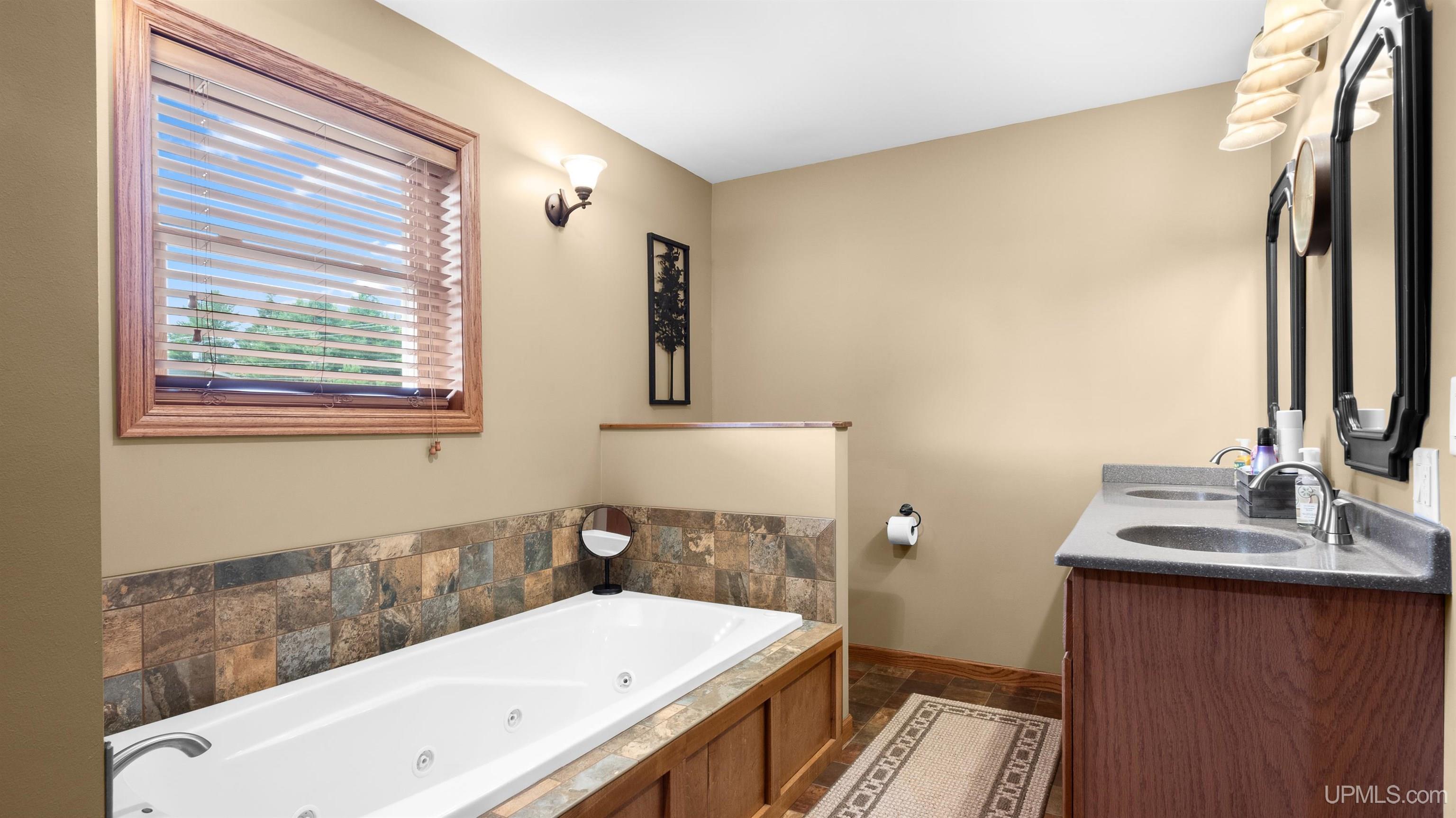 3715 13.75 Road Escanaba, MI 49829 - Photo 17 of 37 Gallery Image 17