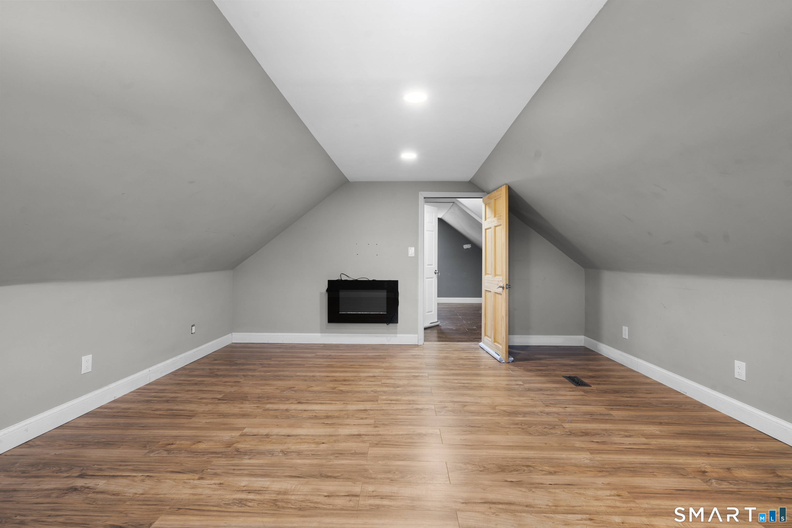 80 Overlook Avenue Waterbury, CT 06708 - Photo 20 of 40