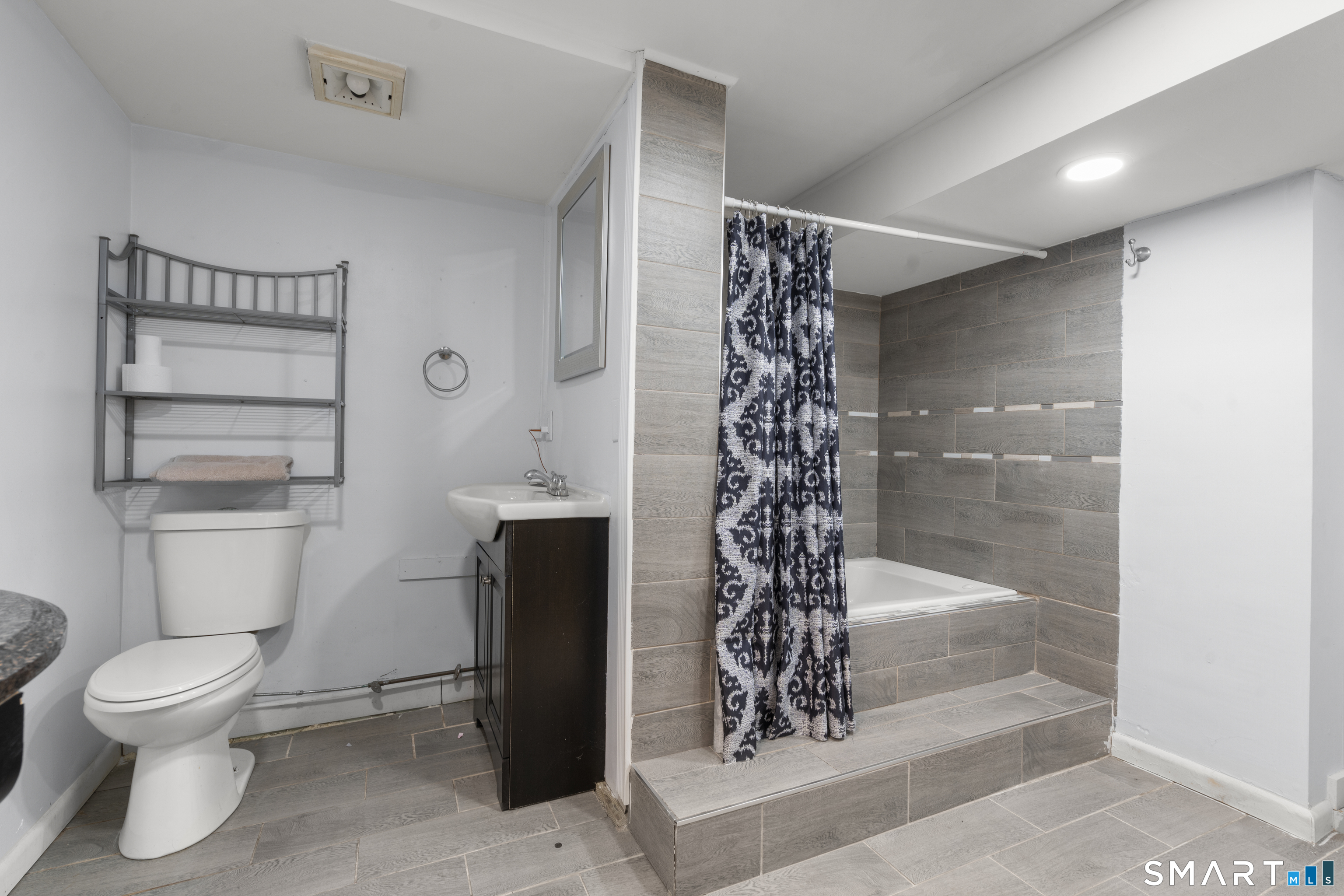 80 Overlook Avenue Waterbury, CT 06708 - Photo 34 of 40