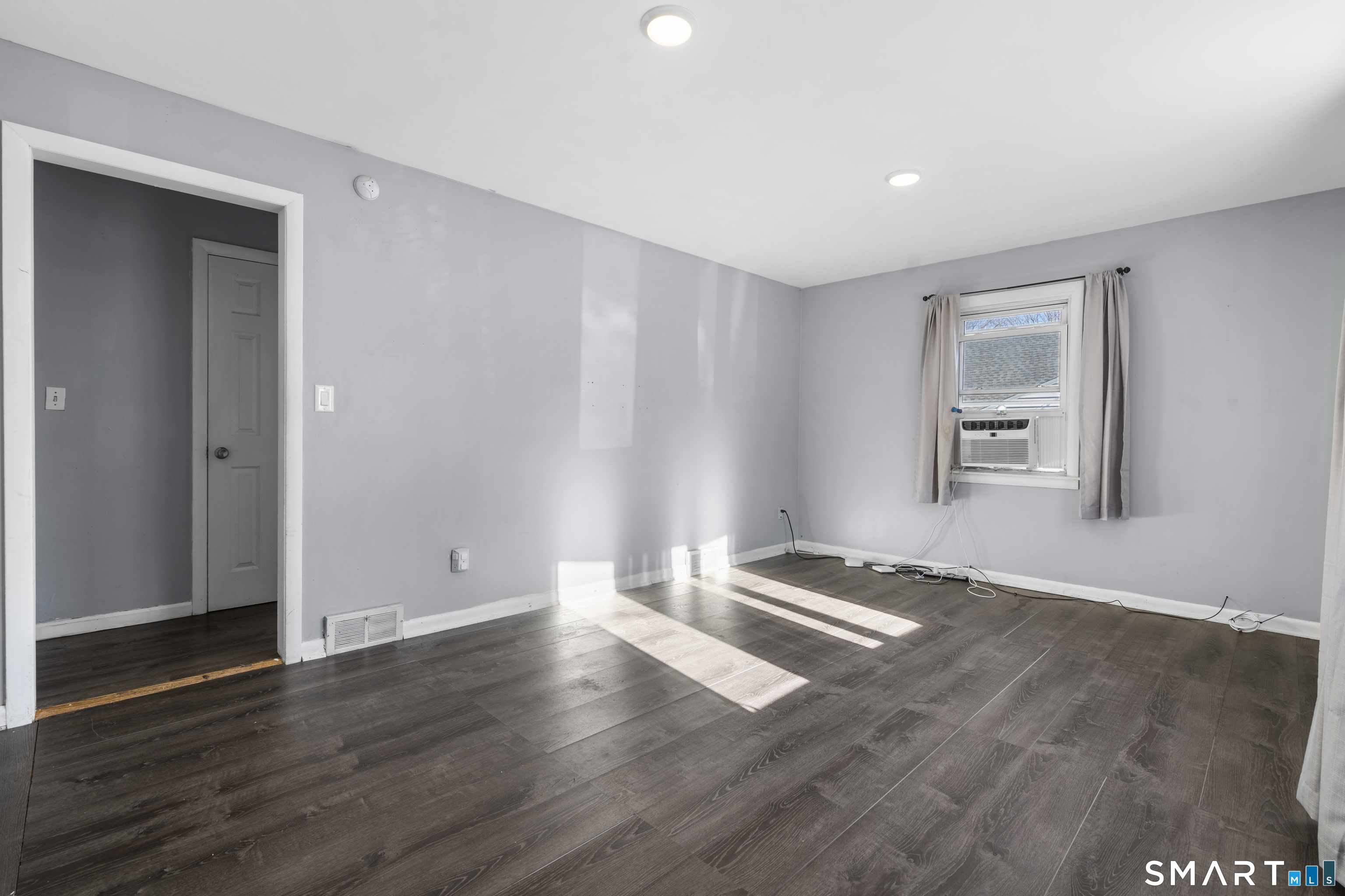 80 Overlook Avenue Waterbury, CT 06708 - Photo 6 of 40