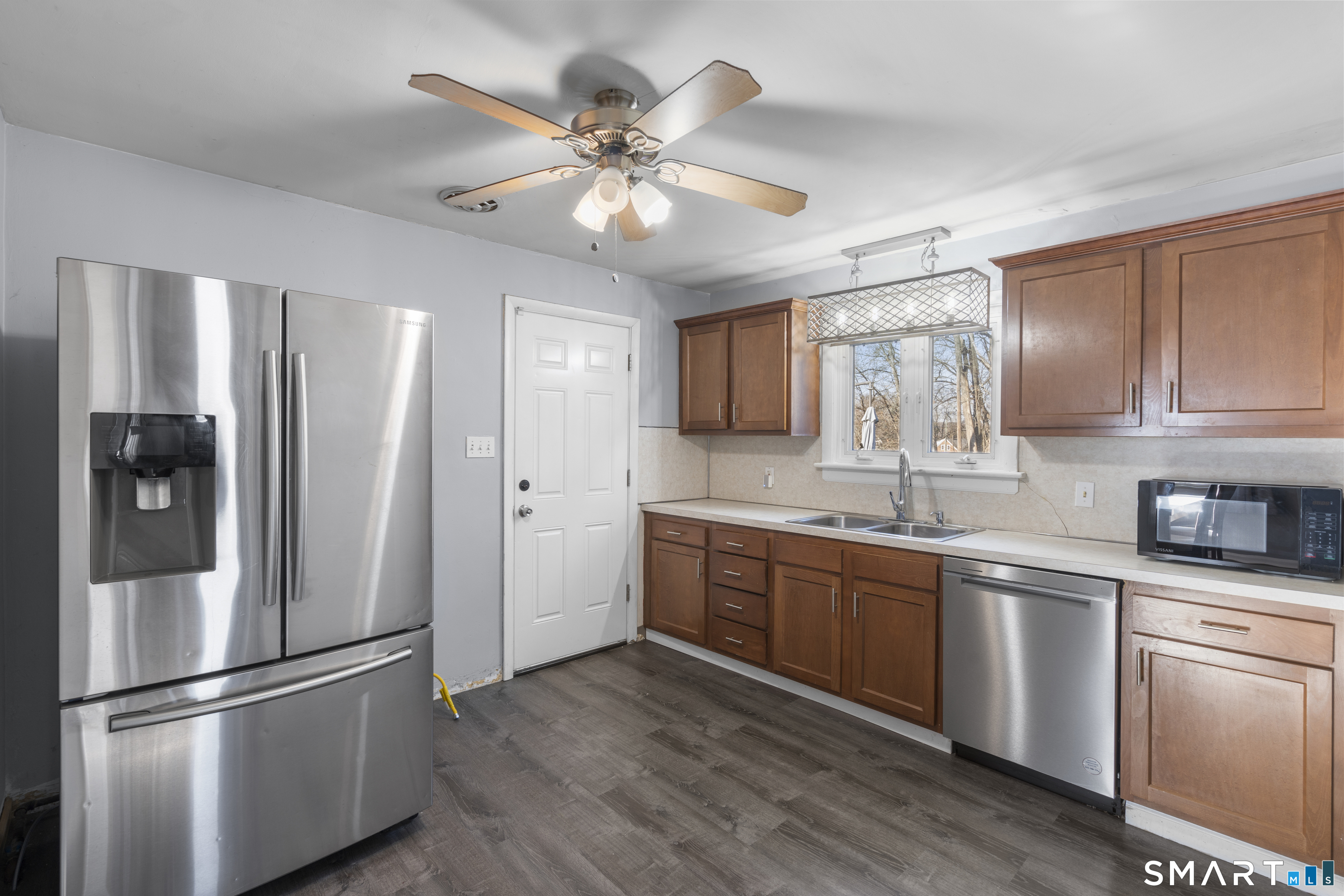 80 Overlook Avenue Waterbury, CT 06708 - Photo 10 of 40