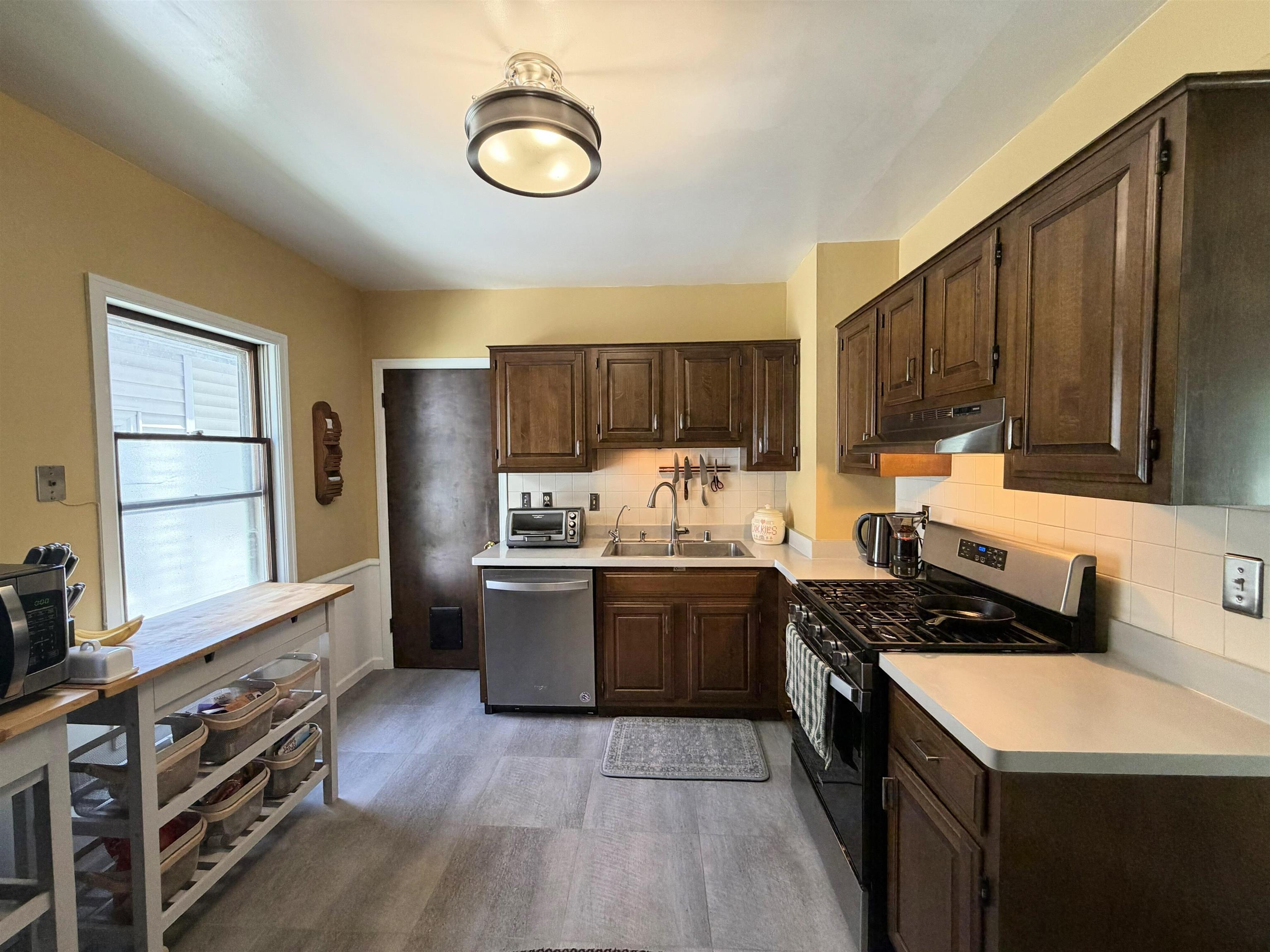 182 Ryan Street Madison, WI 53704 - Photo 14 of 32