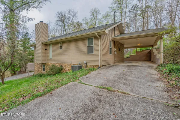 $315,000 | 124 Hickory Nut Drive, Clinton, TN 37716