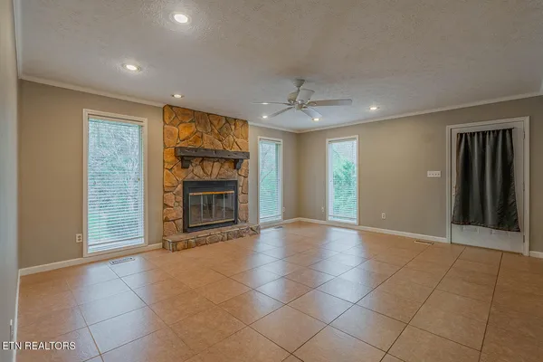 $315,000 | 124 Hickory Nut Drive, Clinton, TN 37716