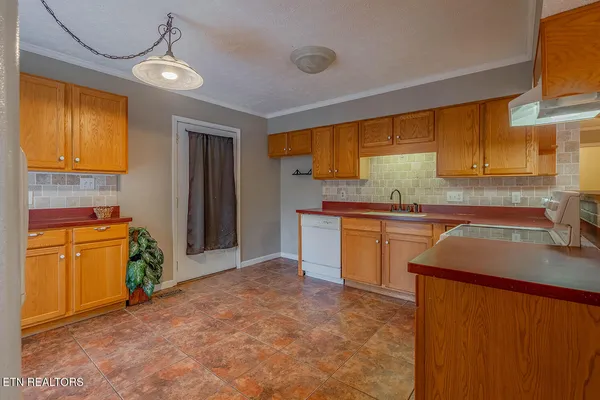 $315,000 | 124 Hickory Nut Drive, Clinton, TN 37716