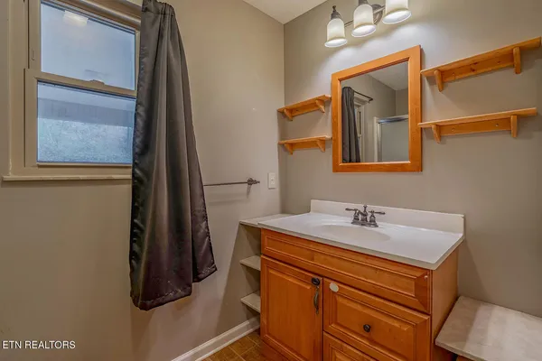 $315,000 | 124 Hickory Nut Drive, Clinton, TN 37716