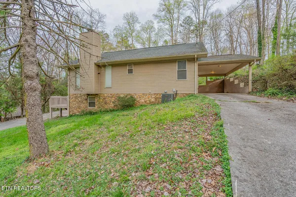 $315,000 | 124 Hickory Nut Drive, Clinton, TN 37716