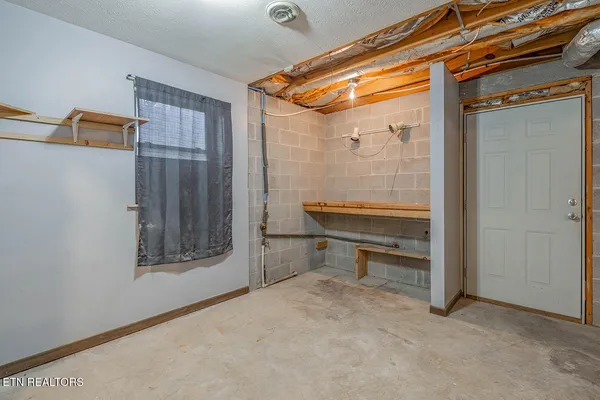 $315,000 | 124 Hickory Nut Drive, Clinton, TN 37716