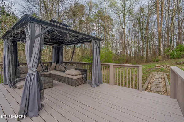 $315,000 | 124 Hickory Nut Drive, Clinton, TN 37716