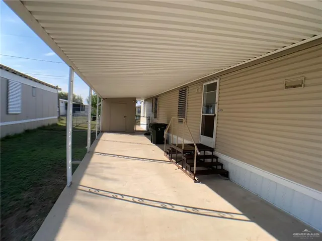 a entryway view with a backyard space