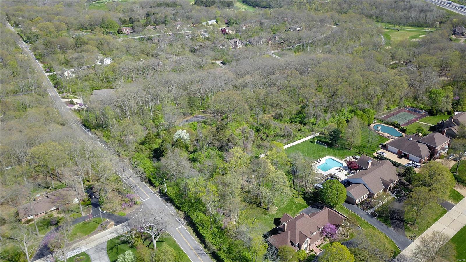 12490 Robyn Road Sunset Hills, MO 63127 - Photo 4 of 18 Gallery Image 4