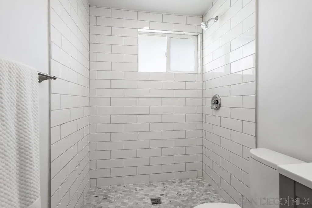 856 Oneonta Avenue Imperial Beach, CA 91932 - Photo 20 of 34 a bathroom with a shower