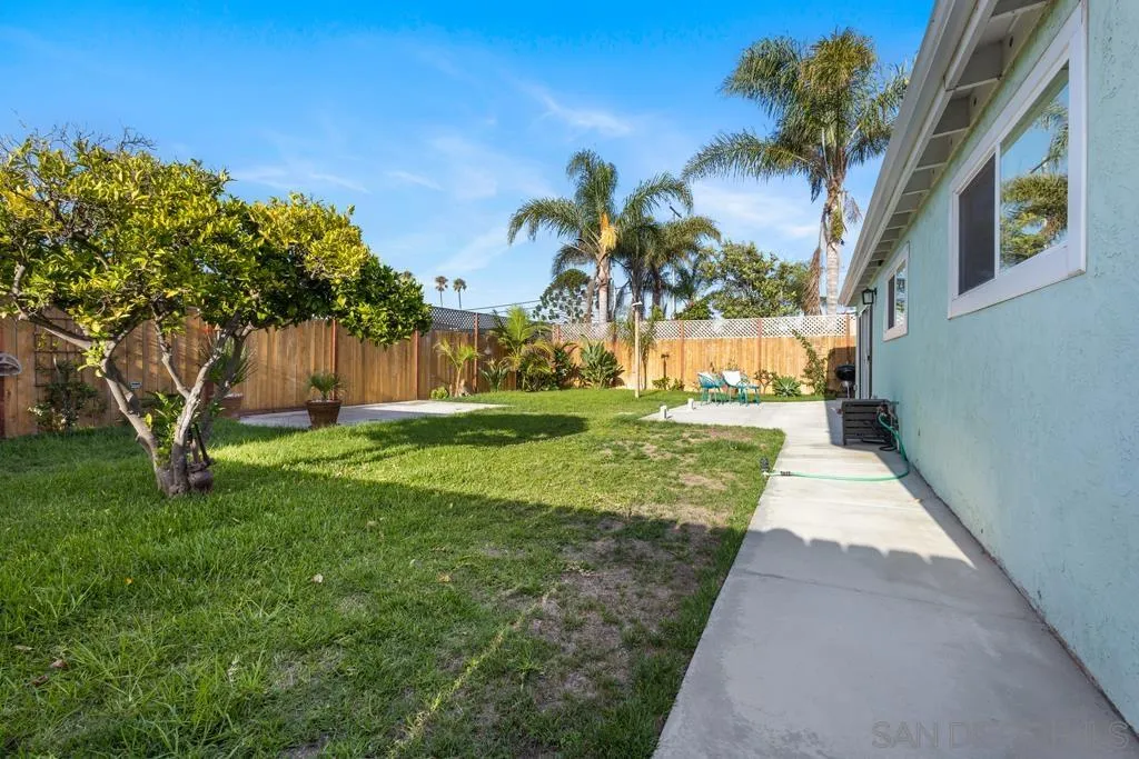 856 Oneonta Avenue Imperial Beach, CA 91932 - Photo 2 of 34 a view of backyard with green space