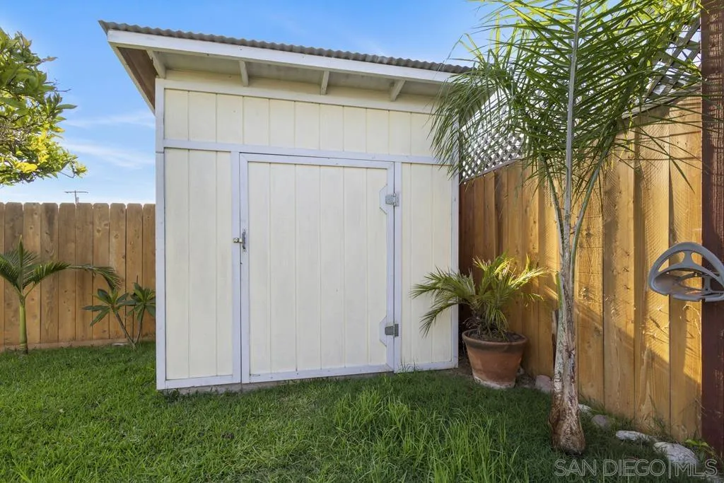 856 Oneonta Avenue Imperial Beach, CA 91932 - Photo 30 of 34 a view of a backyard with potted plants