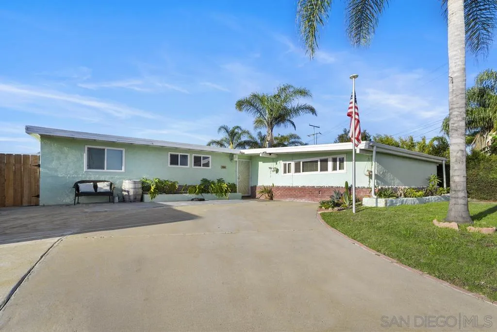 856 Oneonta Avenue Imperial Beach, CA 91932 - Photo 4 of 34 a front view of a house with a garden and yard