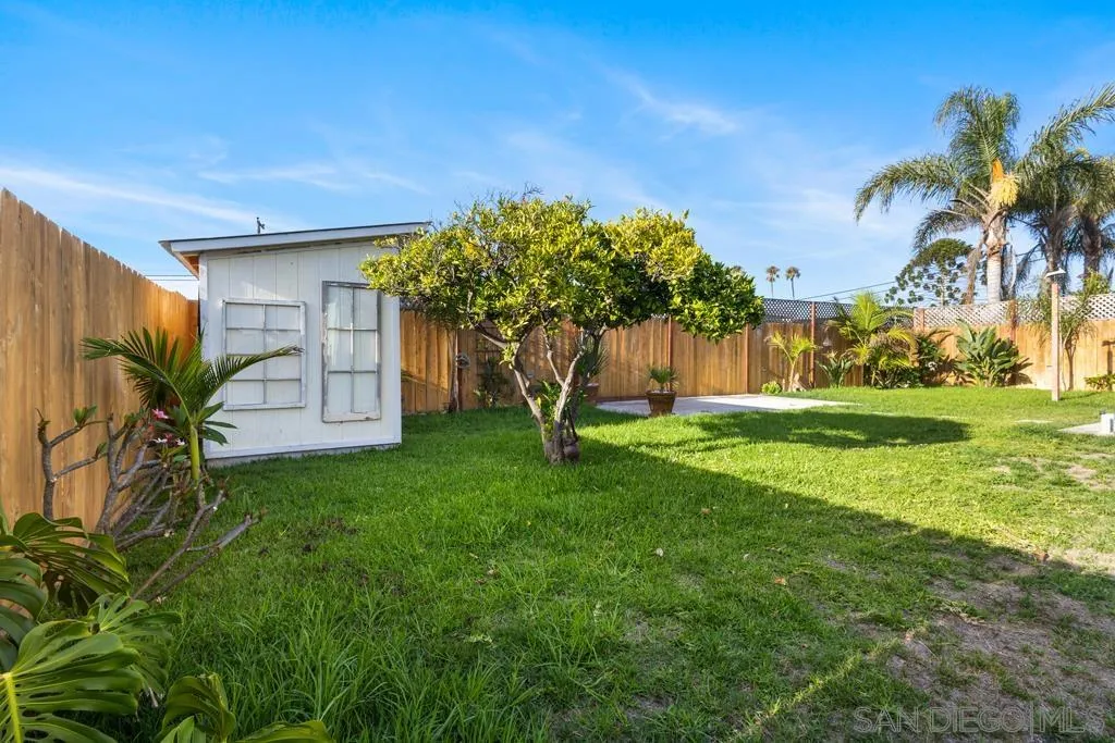856 Oneonta Avenue Imperial Beach, CA 91932 - Photo 5 of 34 a front view of a house with a yard