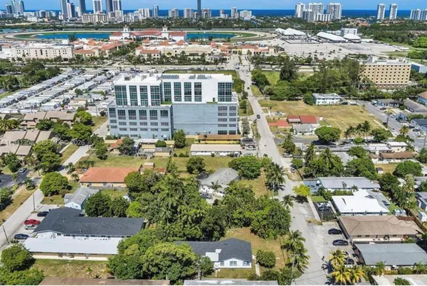 $4,300 | 211 Southeast 9th Street, Hallandale Beach, FL 33009