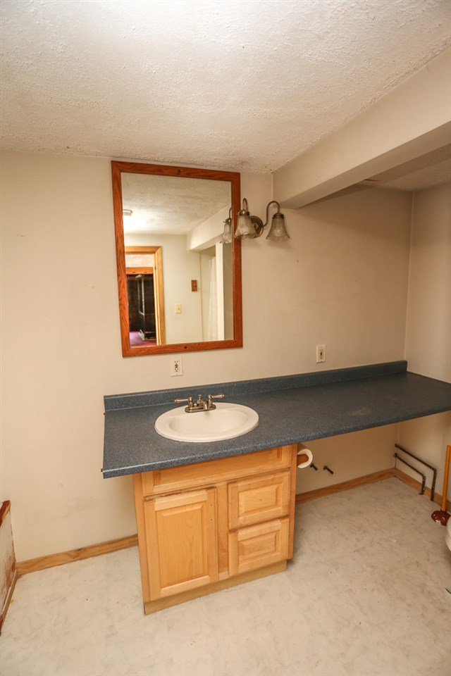 33 New Boston Road Bedford, NH 03110 - Photo 18 of 31