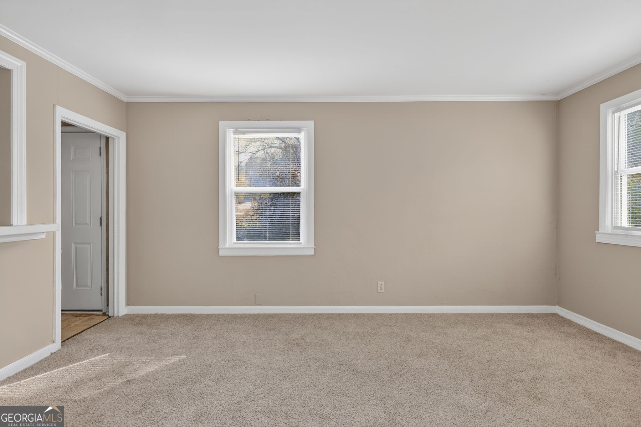 2835 Fairmount Street Augusta, GA 30906 - Photo 12 of 30 a room that has a window in it