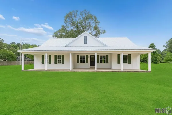 $399,900 | 11306 Cloverleaf Drive, Denham Springs, LA 70706