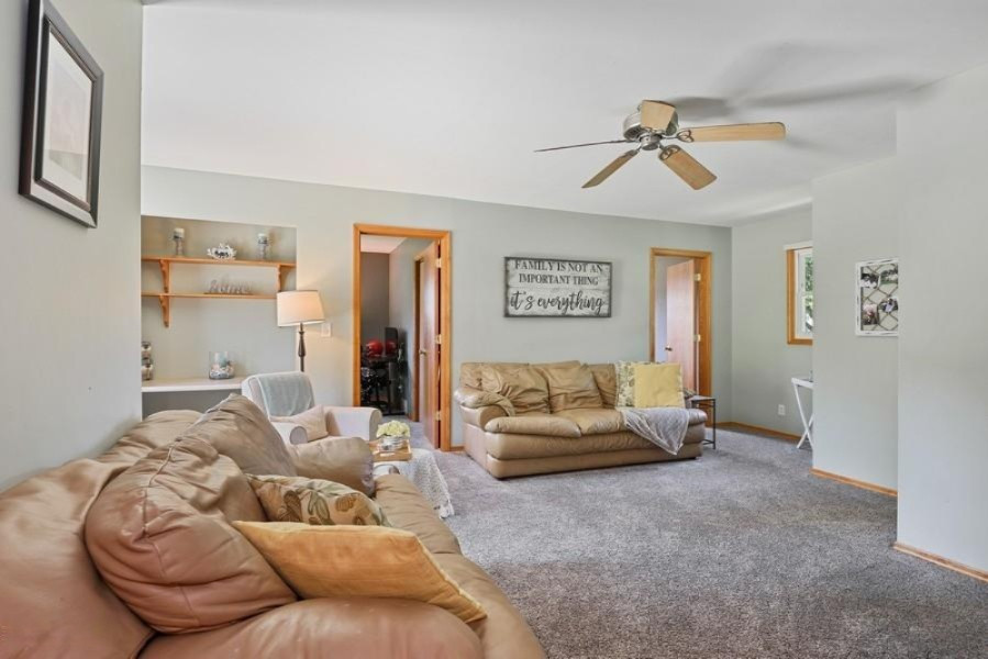 04_9212AmyDr_3001_FamilyRoom_LowRes
