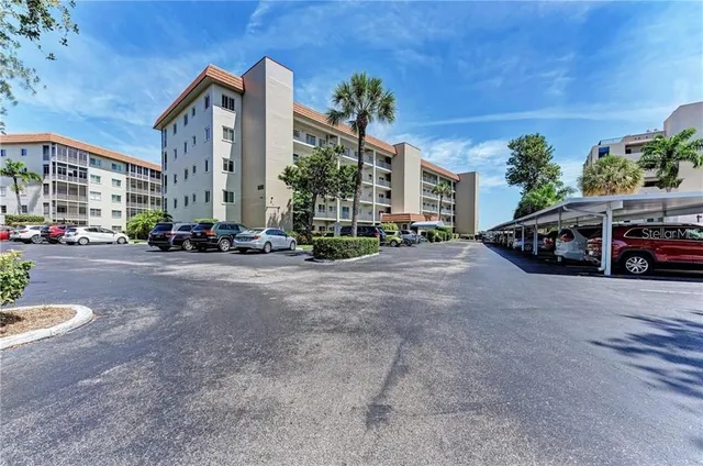 $2,400 | 1650 1st Avenue West, Unit 507B, Bradenton, FL 34205