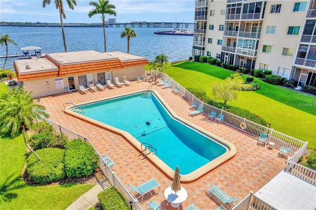 $2,400 | 1650 1st Avenue West, Unit 507B, Bradenton, FL 34205